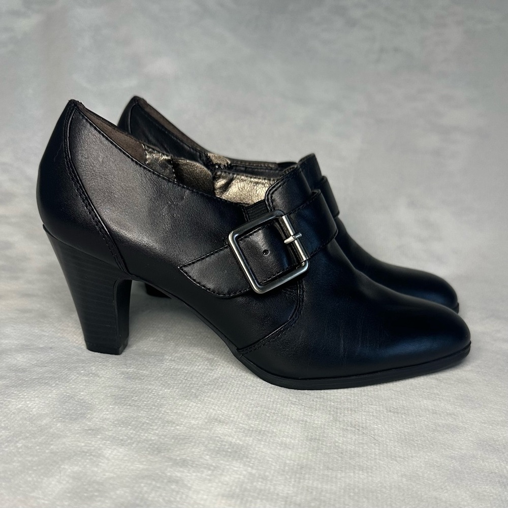 Naturalizer Kona Black Leather Ankle Boots – Size 7M, Almond Toe, Buckle Detail